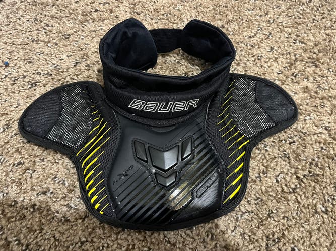 Bauer Jr Goalie Neck Guard