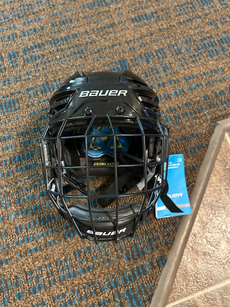 New Small Bauer Pro Stock Re-Akt 150 Combo Hockey Helmet