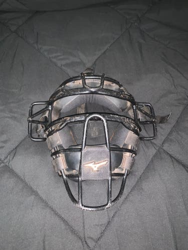 Used Mizuno Samurai Catcher's Mask