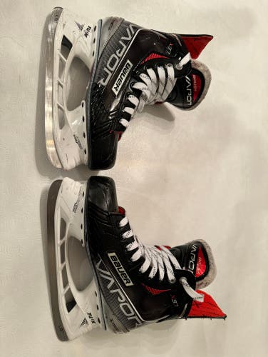 Used Bauer Size 5.5 Vapor X3.7 Hockey Skates