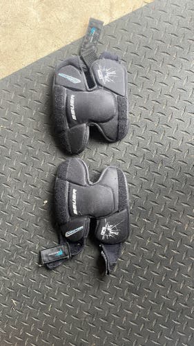 bauer goalie knee pads barely used