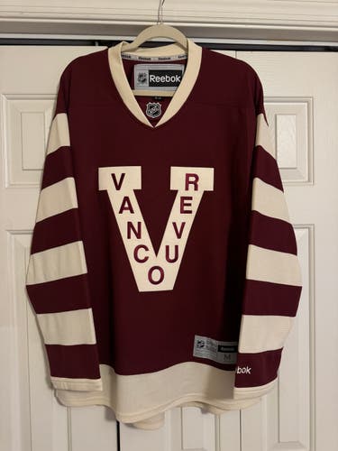 Vancouver Canucks Millionaires Jersey Medium NHL NWOT Heritage Classic