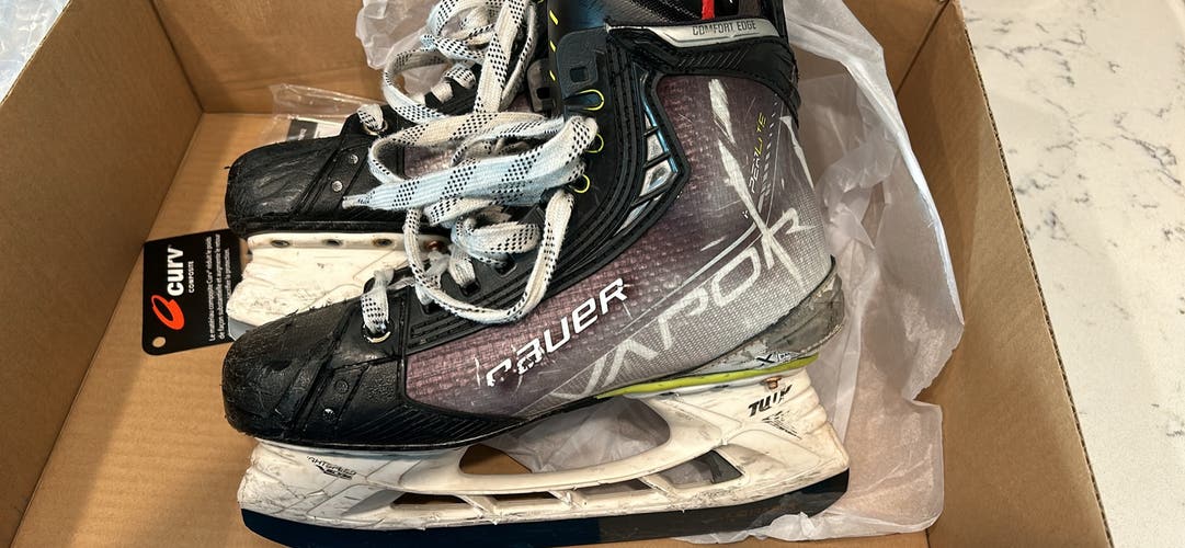 Bauer Hyperlite skates