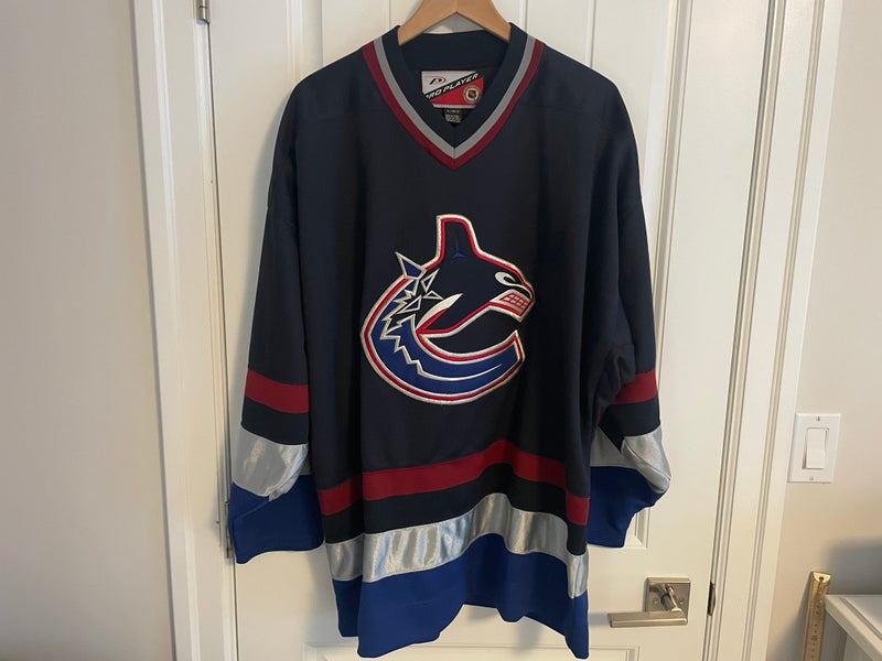 Vintage Official NHL Vancouver Canucks Pro Player Jersey Size XL Extra Large