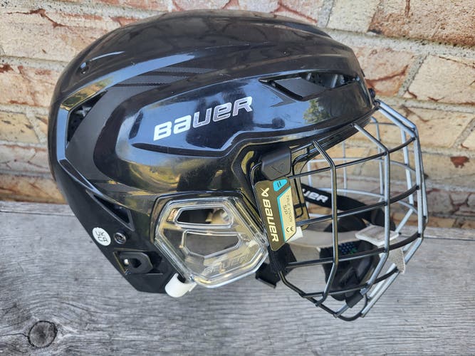 Very Good Condition, Used, Small Bauer Hyperlite 2 Helmet