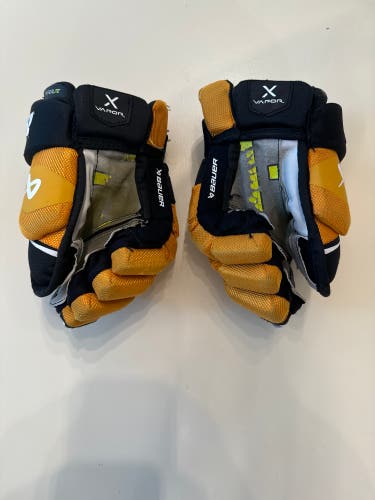 Used Bauer 11" Vapor Hyperlite Gloves