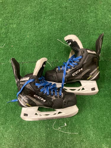 Used Junior CCM Tacks AS-570 Hockey Skates Regular Width Size 3