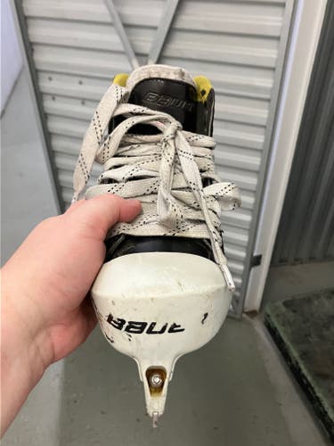 Used Senior Bauer Supreme One100 Hockey Goalie Skates (Regular) - Size: 7.5D