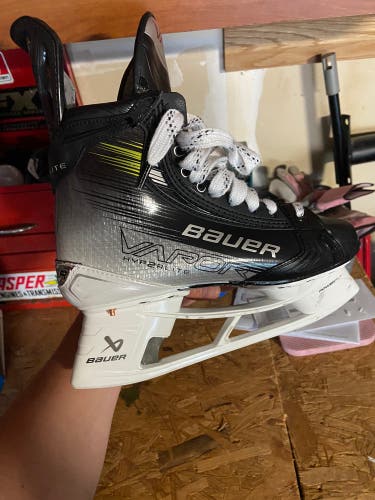 Lightly Used Bauer Hyperlite 2 Senior Size 7 Fit 1 With steel