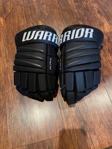 Hockey warrior gloves