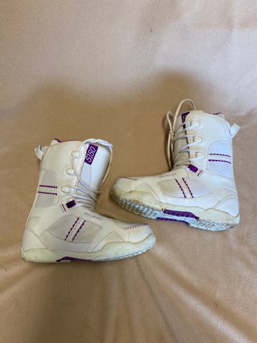 Used Size 8.0 (Women's 9.0) Women's 5150 Snowboard Boots Medium Flex All Mountain