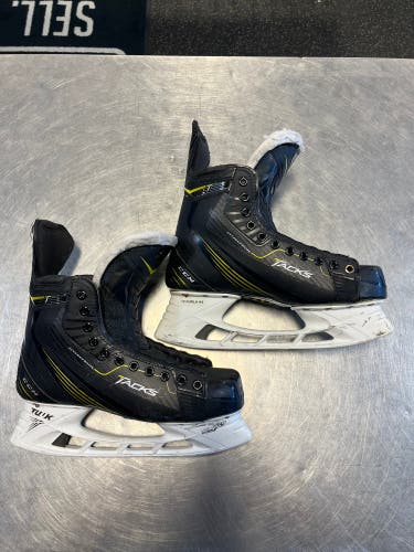 Game Worn Jarome Iginla CCM Tacks Pro Stock Skates