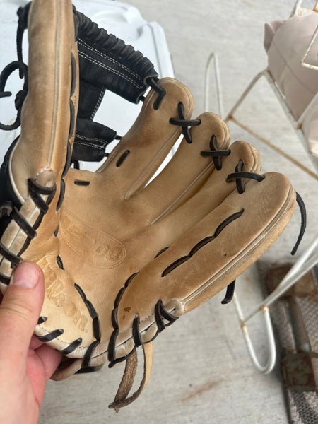 Used 2022 Wilson Right Hand Throw Infield A2000 Baseball Glove 11.75"