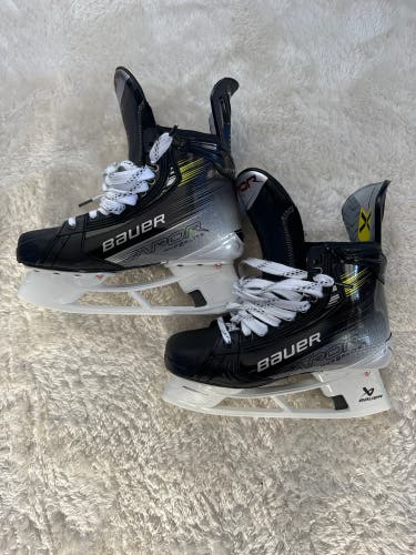 New Senior Bauer Regular Width   8 Vapor Hyperlite 2 Hockey Skates