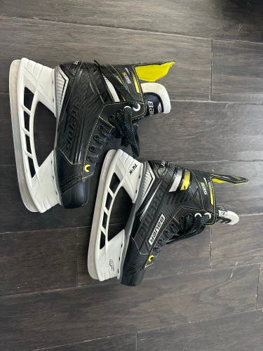 EUC Junior Bauer Regular Width   Size 3.5 Supreme S35 Hockey Skates