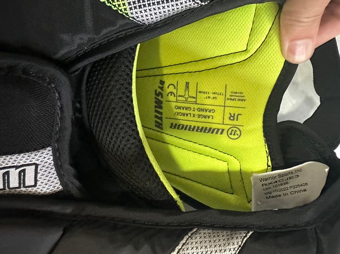 Warrior Ritual X4 E Youth Goalie Chest Protector New Large/Extra Large Warrior Shoulder Pads