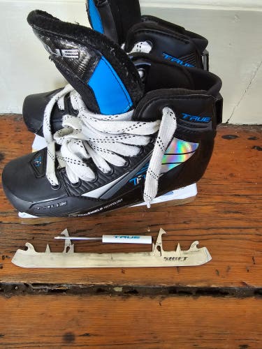 Used Junior True TF7 Hockey Goalie Skates Size 3.5