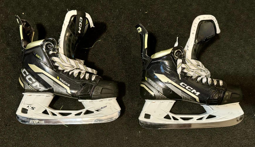 Used Senior CCM Tacks AS-590 Hockey Skates Wide Width 9