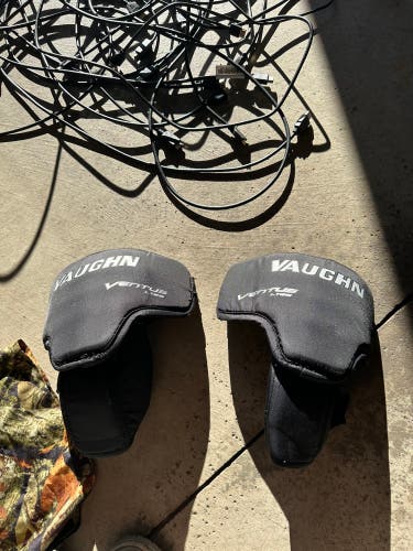 Vaughn Goalie Knee Pads