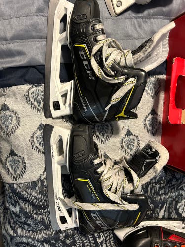 CCM 9370G Goalie Skates