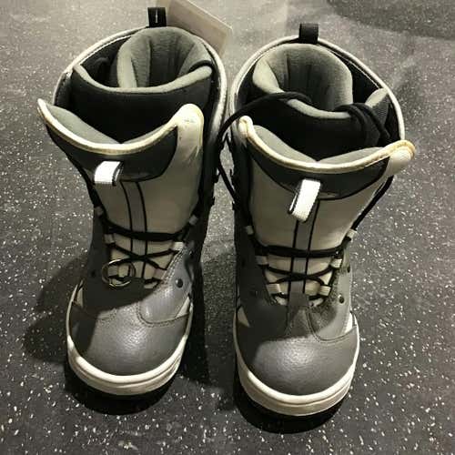 Used Crazy Creek Junior 06 Boys' Snowboard Boots