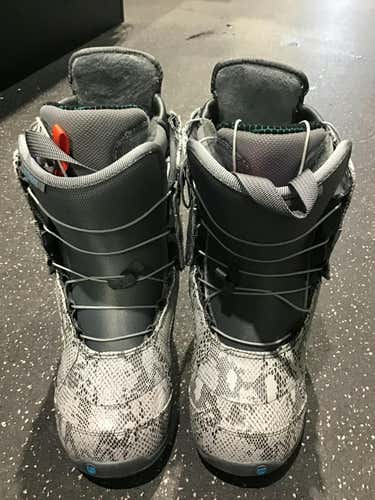 Used Burton Ritual Python Junior 06 Snowboard Girls Boots