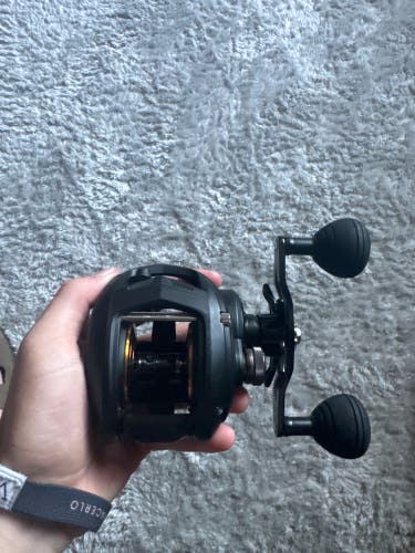 Penn squall casting reel