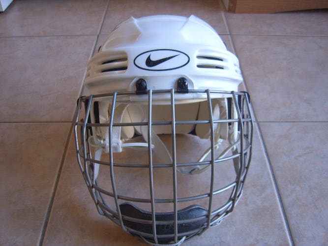 Great condition Nike HH0004 Hockey Helmet Rare White sz Senior Medium w/USA Hockey Decal and Cage