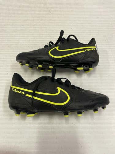 Used Nike Junior 02.5 Cleat Soccer Outdoor Cleats