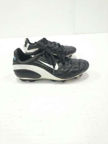 Used Nike Senior 7.5 Cleat Soccer Outdoor Cleats