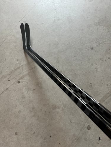 2 PACK New Junior CCM Right Hand P28 50 Flex Pro Stock FT Ghost Hockey Stick Blackout Pro+