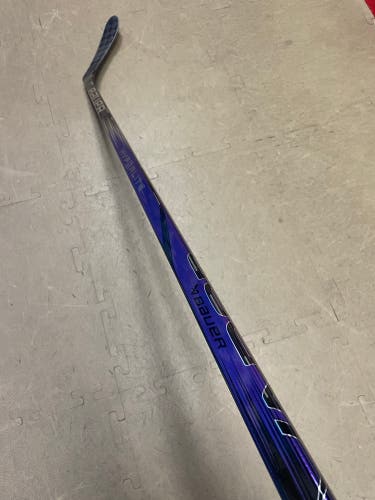 New Bauer Right Handed P28 Pro Stock Vapor Hyperlite 2 Hockey Stick