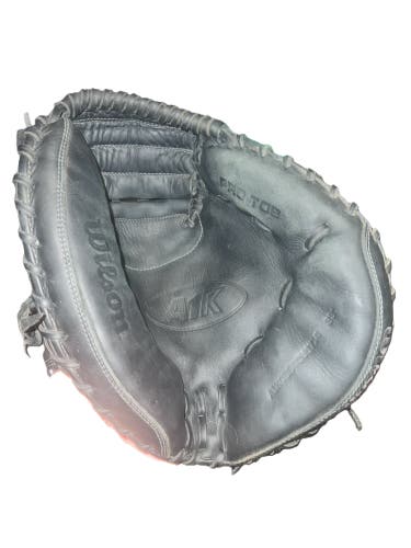 Used Wilson A1000 A1KBB4CM1714 Catcher's Gloves