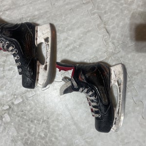 Youth CCM 13.5 Vapor Hockey Skates