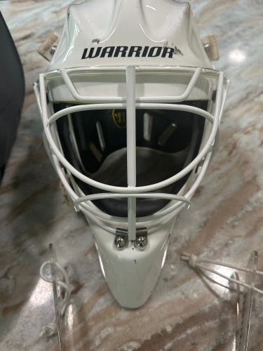 USED SENIOR WARRIOR RITUAL R/F1 GOALIE MASK - SIZE M/L