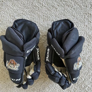 Used CCM Tacks Gloves OJG (Oakland Junior Grizzlies) Size 13"/33cm  for Sale