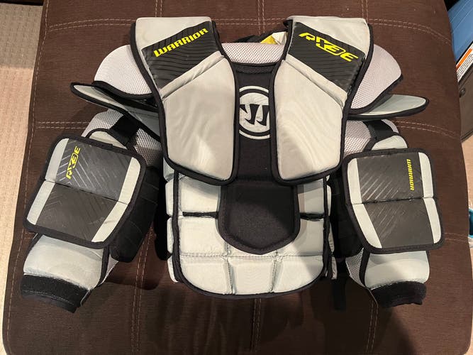 Used Medium Warrior Ritual X3E Goalie Chest Protector