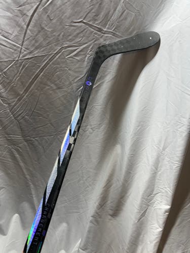 Used Junior Bauer Right Handed P28 Proto-R Hockey Stick ***Free Shipping to US***