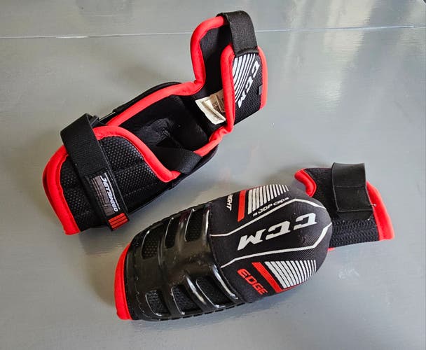 Used Junior Large CCM Jetspeed Edge Elbow Pads