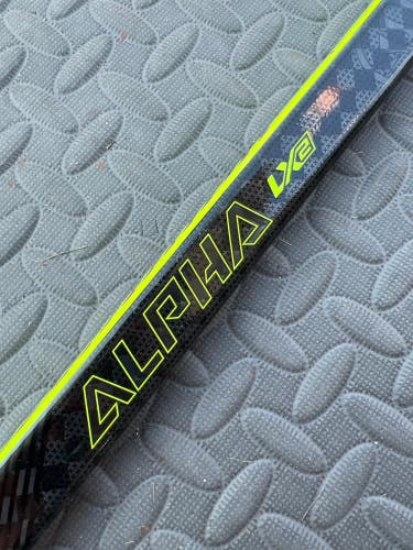 New Junior Warrior Alpha LX2 Hockey Stick Right Handed W28