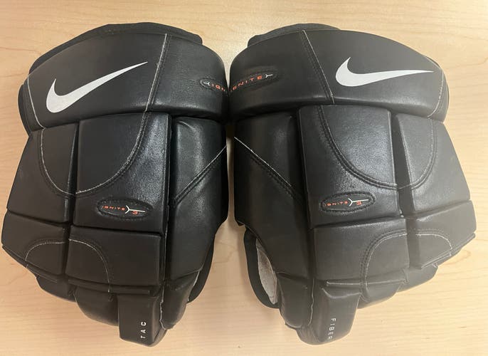 Nike Ignite 3 Hockey Gloves 13.5”