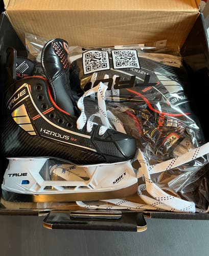 New Intermediate True HZRDUS 9X Hockey Skates Size 4