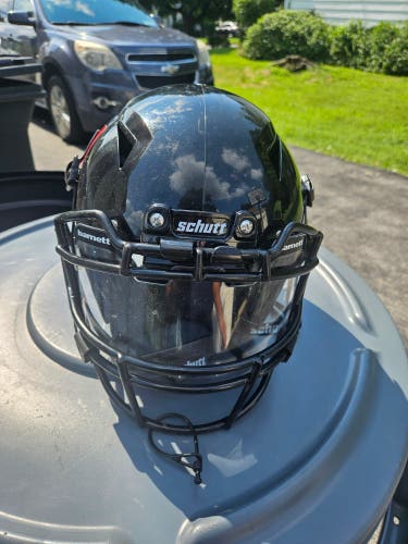 Used Large Youth Schutt Vengeance A11 Helmet