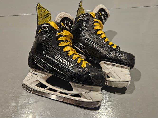 Used Junior Bauer Supreme Hockey Skates Regular Width Size 3.5