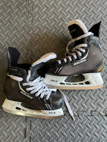 Used Junior Bauer Supreme One.4 Hockey Skates Regular Width Size 3