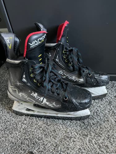 Bauer Hyperlite skates Size 5.5 Fit 2