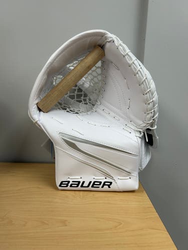 Bauer Int. MV Pro Goalie Glove *ships broken in.