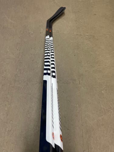 New Senior Warrior Right Handed W03 Covert QR5 Team Hockey Stick - 2 Pack