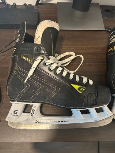 Used Senior Graf Wide Width 11 Ultra G35 Hockey Skates