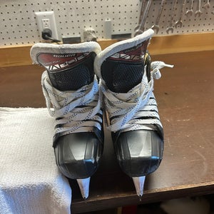 Goalie hockey skates